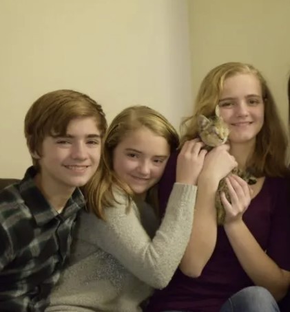 Family of Adopted Kids Adopt Blind Kitten Dumped in Trash